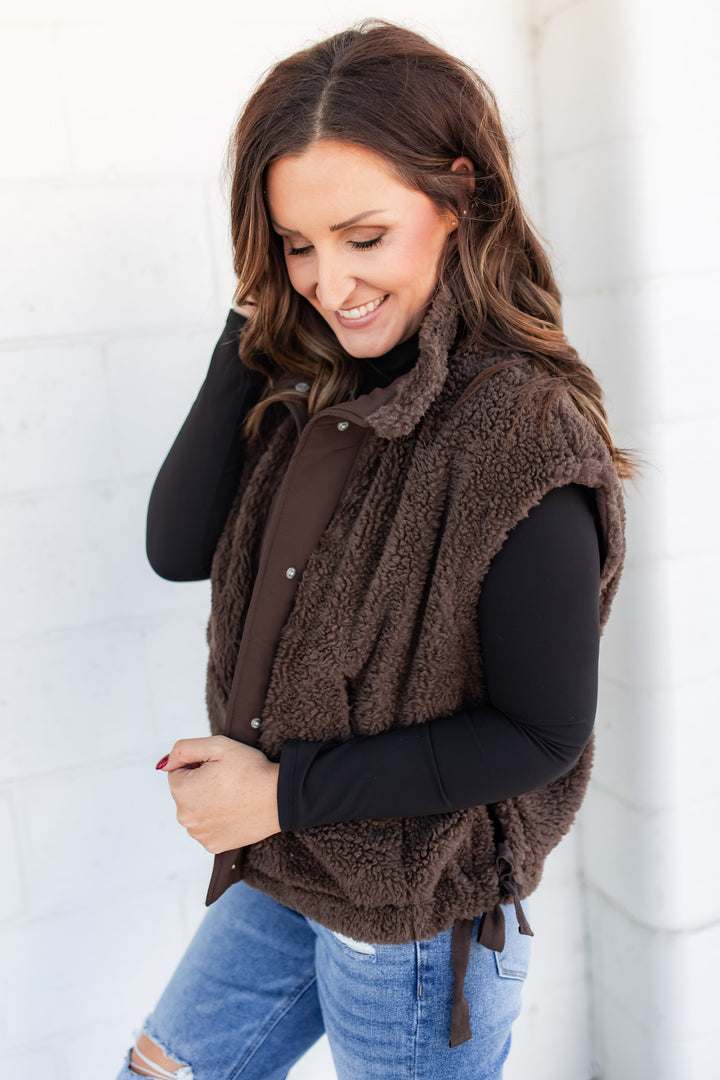 The Snowfall Sherpa Vest - Brown