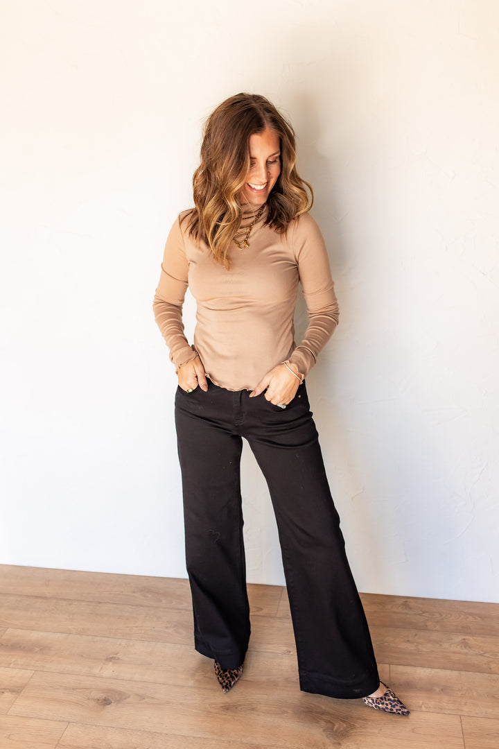 The Simple Things Mockneck - Taupe