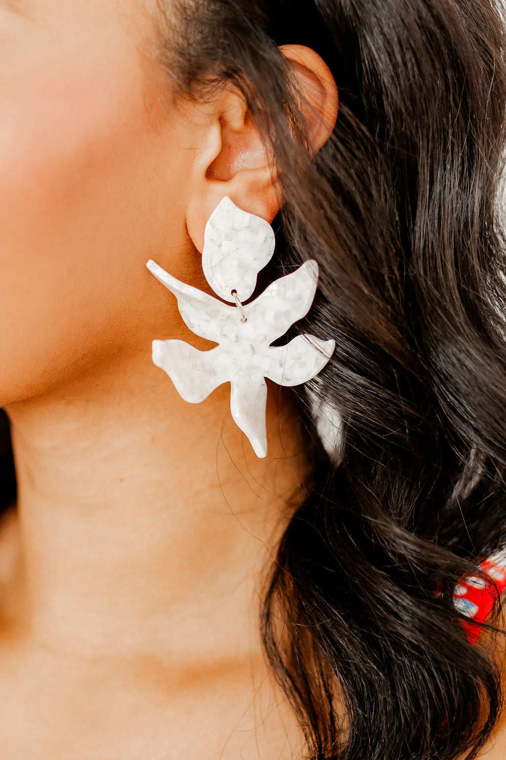 The Flora White Shell Earrings [Linny & Co]