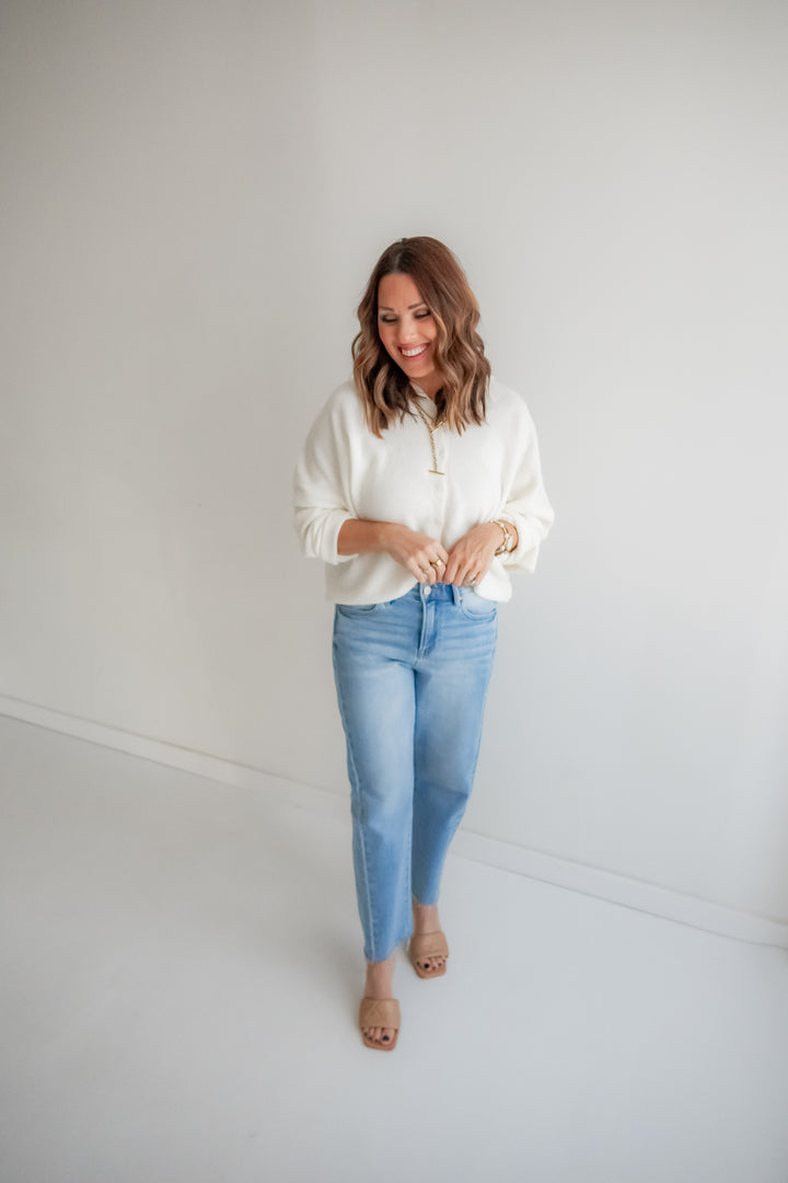 The Fallon Light Wash Barrel Jeans - One Eleven Olive Boutique