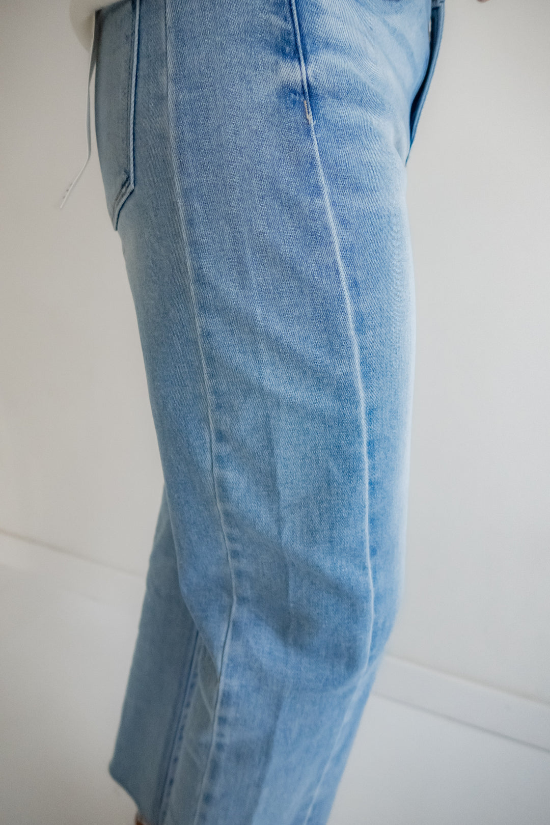 The Fallon Light Wash Barrel Jeans - One Eleven Olive Boutique