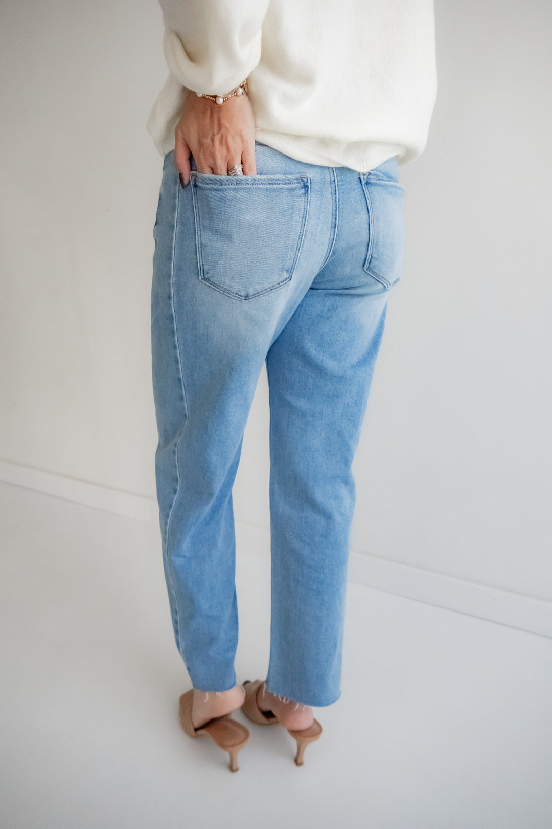 The Fallon Light Wash Barrel Jeans - One Eleven Olive Boutique