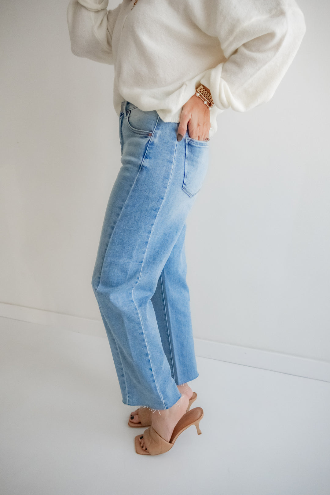 The Fallon Light Wash Barrel Jeans - One Eleven Olive Boutique