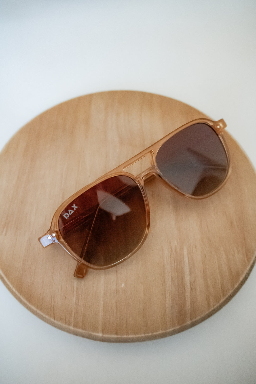 Lightweight clear sunnies for spring and summer outfits