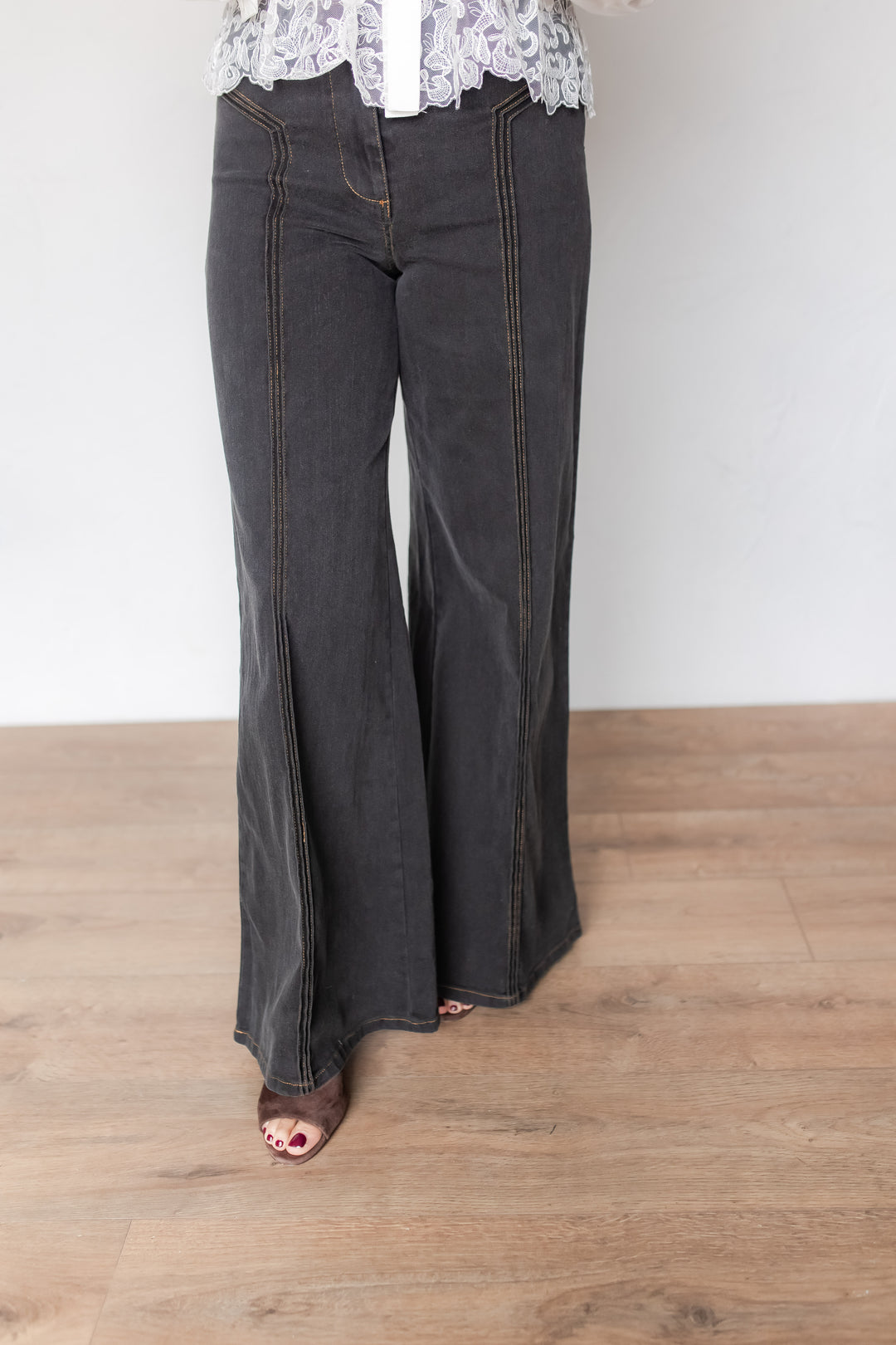 The Make No Mistake Pants - One Eleven Olive Boutique
