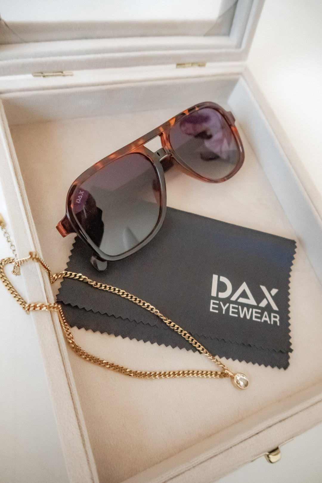 Women’s stylish everyday sunglasses