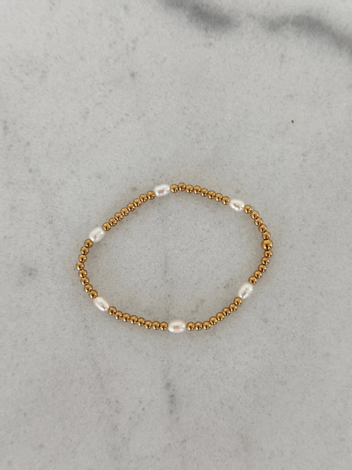 Women’s pearl bracelet for everyday wear