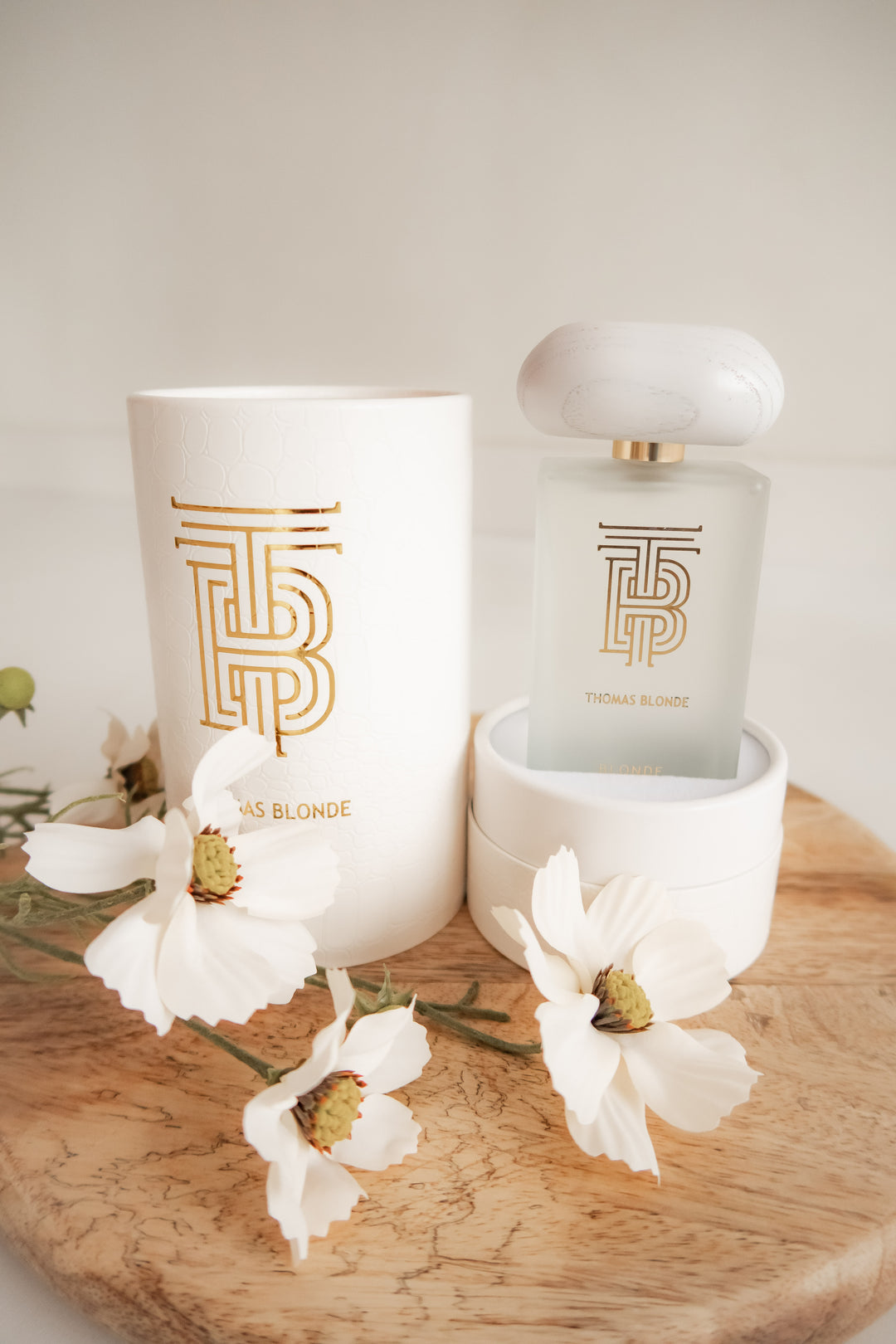 Women’s luxury fragrance, Thomas Blonde perfume